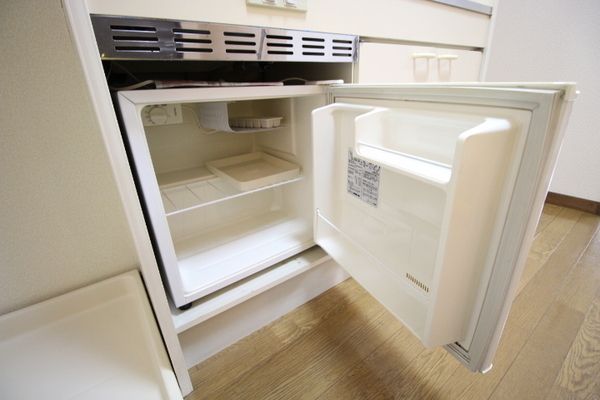 【その他設備】　ミニ冷蔵庫　飲料を冷やすのに便利