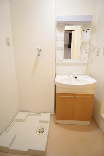 【洗面所】　ゆとりある洗面スペースです！