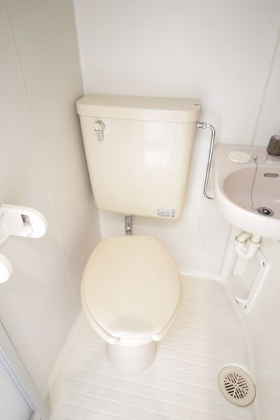 【トイレ】　コンパクトな３点式！