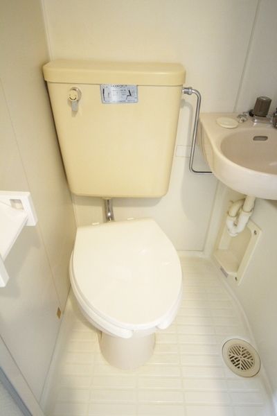 【トイレ】　コンパクトな３点式！