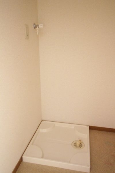 【その他設備】　室内洗濯機置場は防水パン付き♪103号室