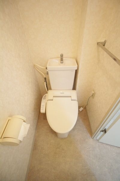 【トイレ】　温水洗浄便座付き♪